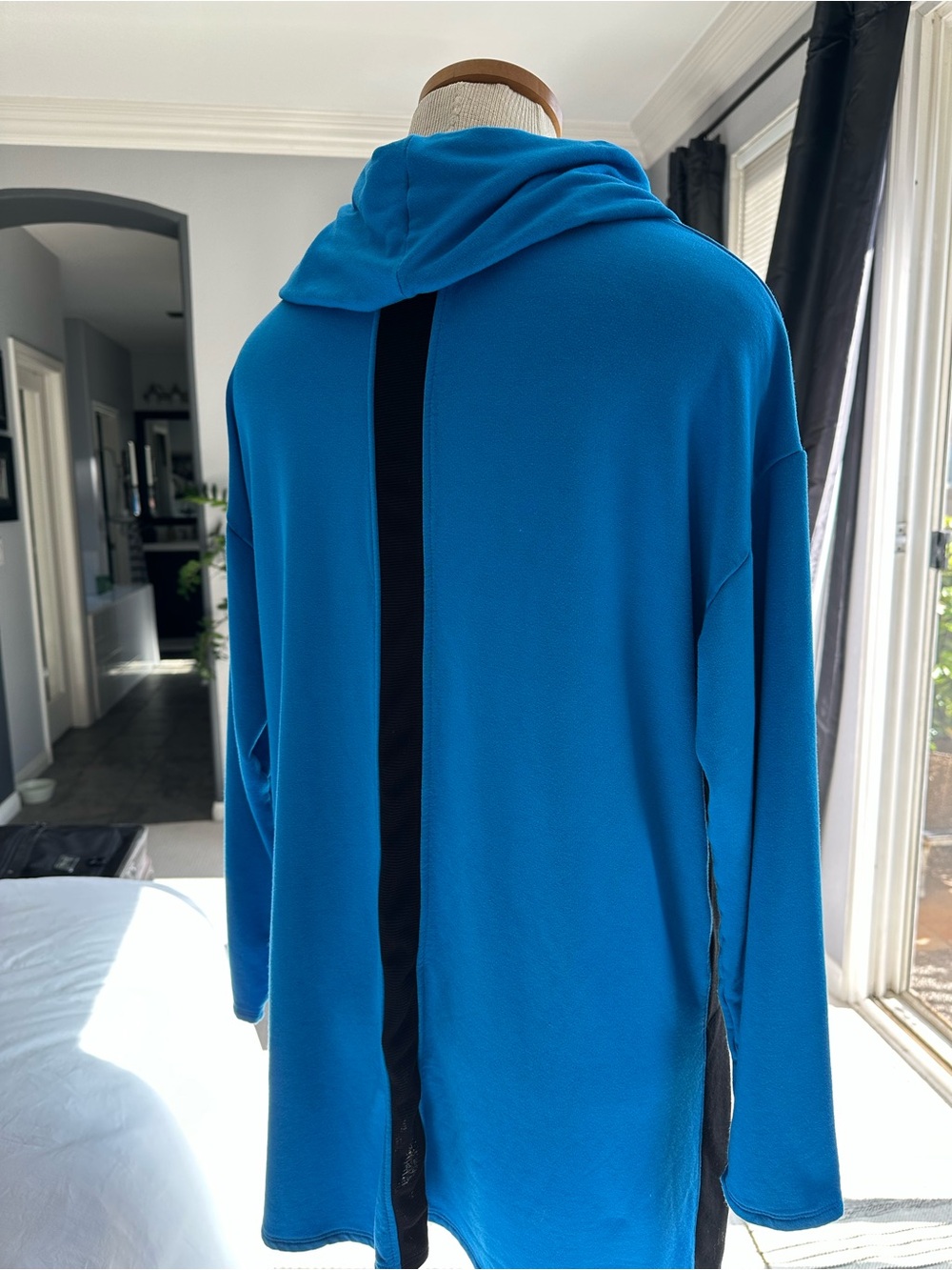 Chico's cowl neck Sweatshirt with Black Side Panels, size large (2) - Picture 5 of 10